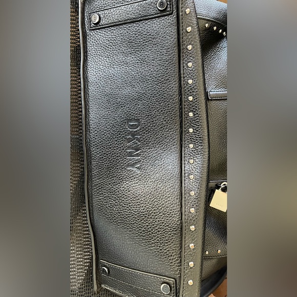 GUC: A beautiful black leather DKNY tote - Picture 11 of 16